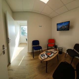 Bureau privé 18 m² 1 poste Coworking Rue du Vertuquet Neuville-en-Ferrain 59960 - photo 7